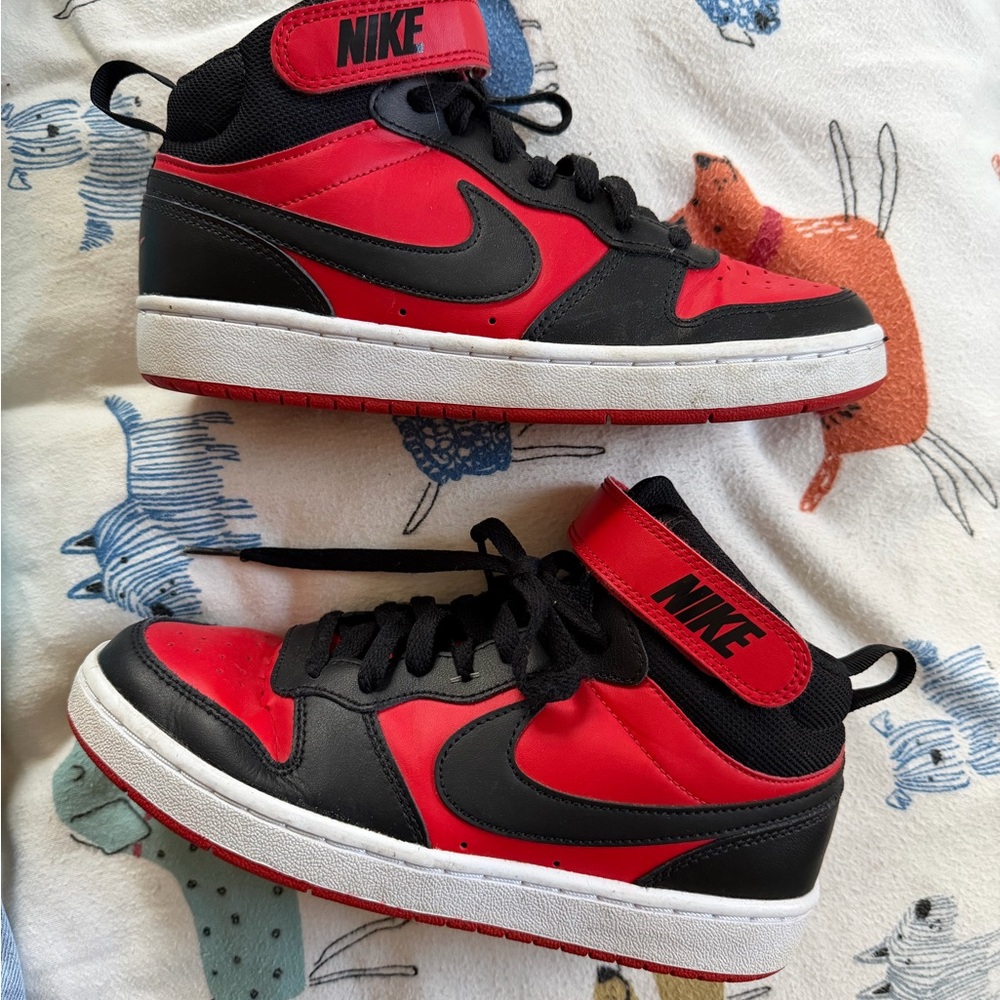Nike Kids Black and Red Sneakers